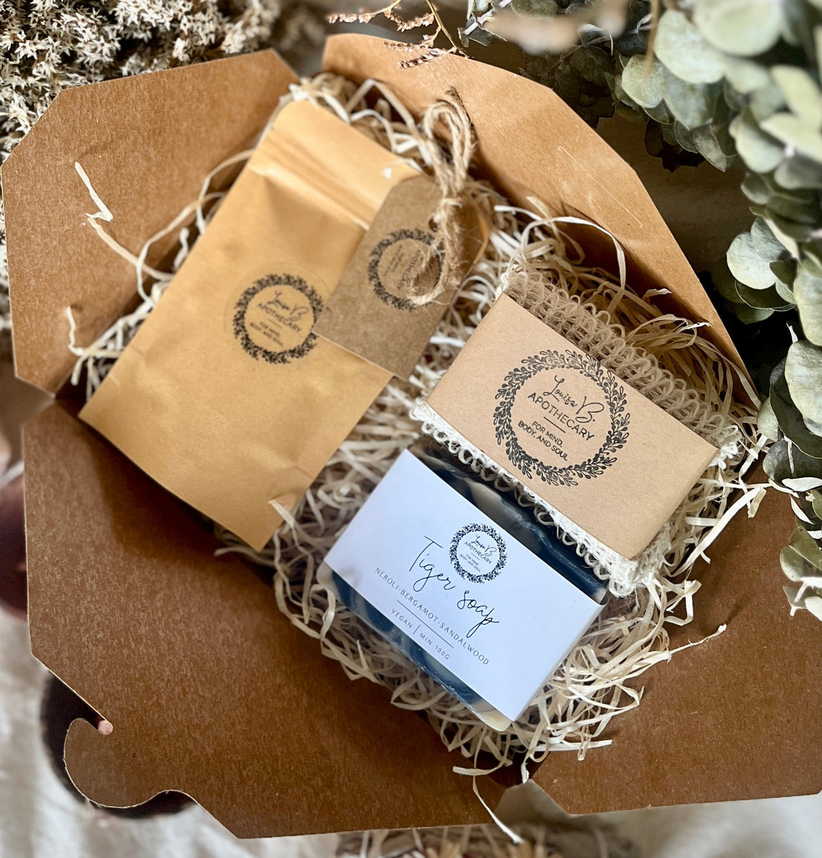 Soap, sisal and bath salts gift set